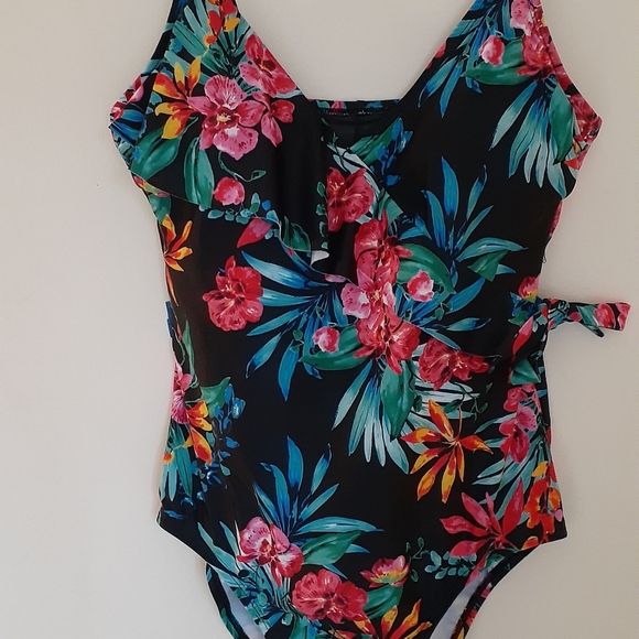 Krista One Peice Swimsuit 12 - Picture 3 of 9